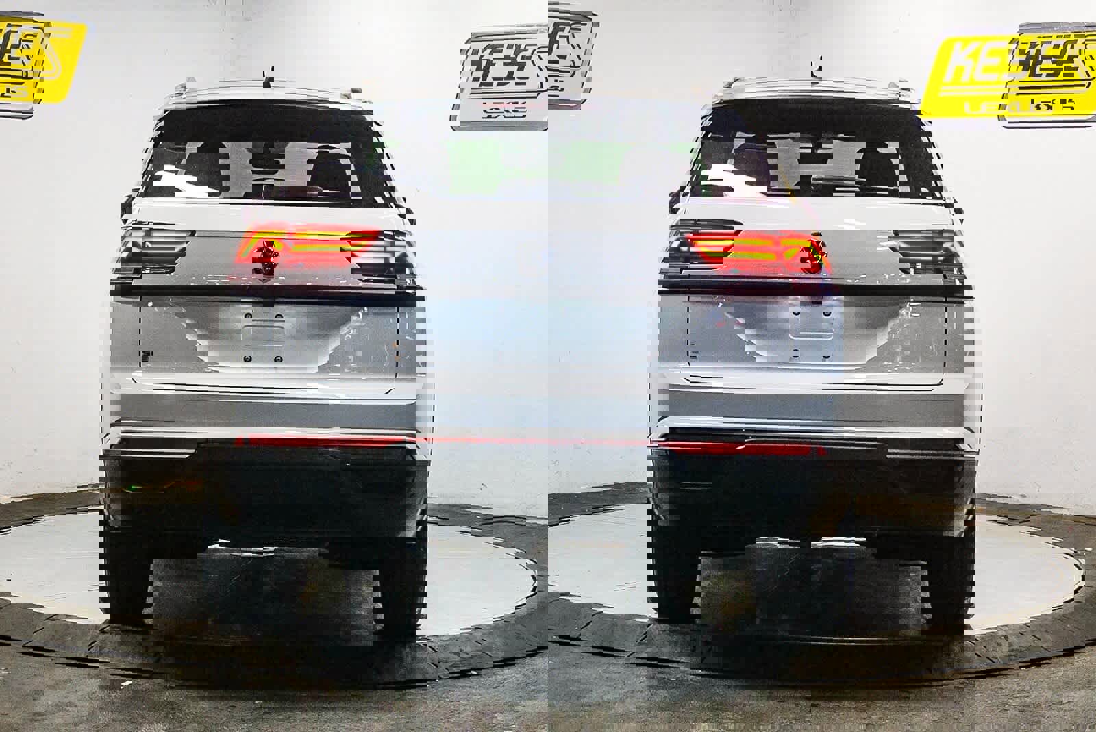 Used 2023 Volkswagen Atlas Cross Sport SE image 3