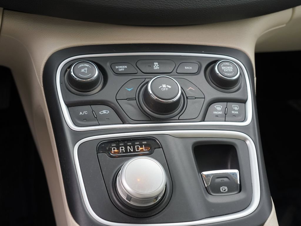 Used 2015 Chrysler 200 Limited FWD image 24