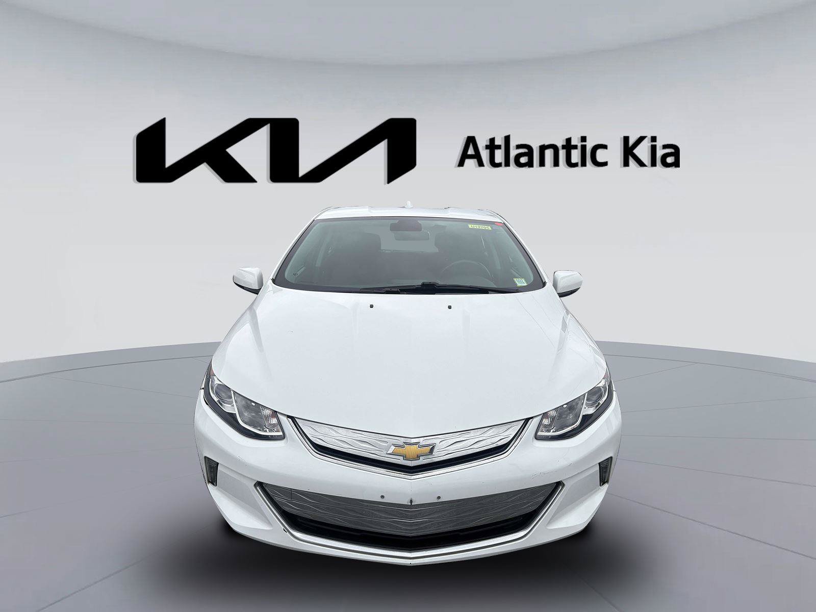 Used 2017 Chevrolet Volt LT w/ Comfort Package FWD image 2