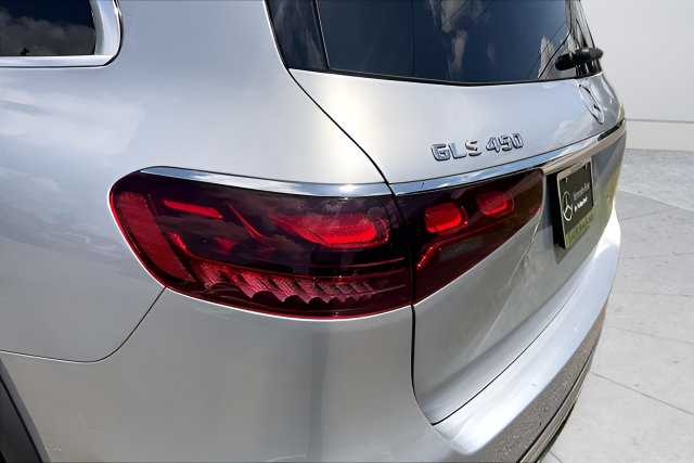 Used 2025 Mercedes-Benz GLS 450 4MATIC image 31