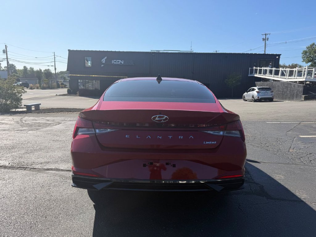 Used 2023 Hyundai Elantra Limited FWD image 4