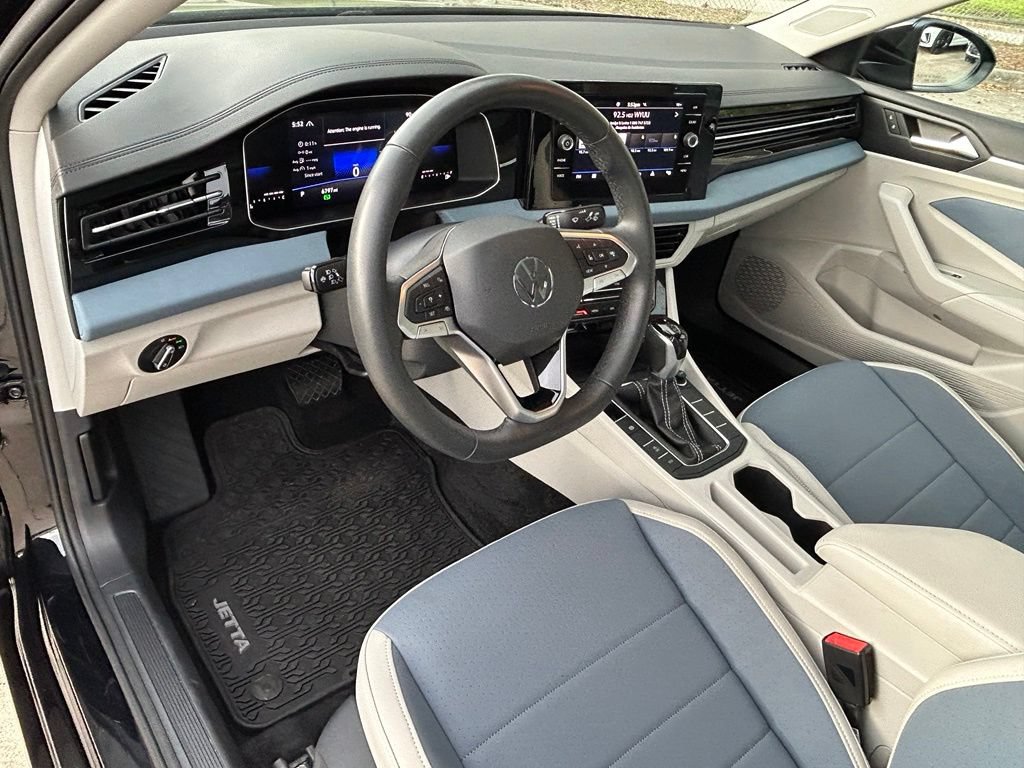 Used 2026 Volkswagen Jetta SE FWD image 16
