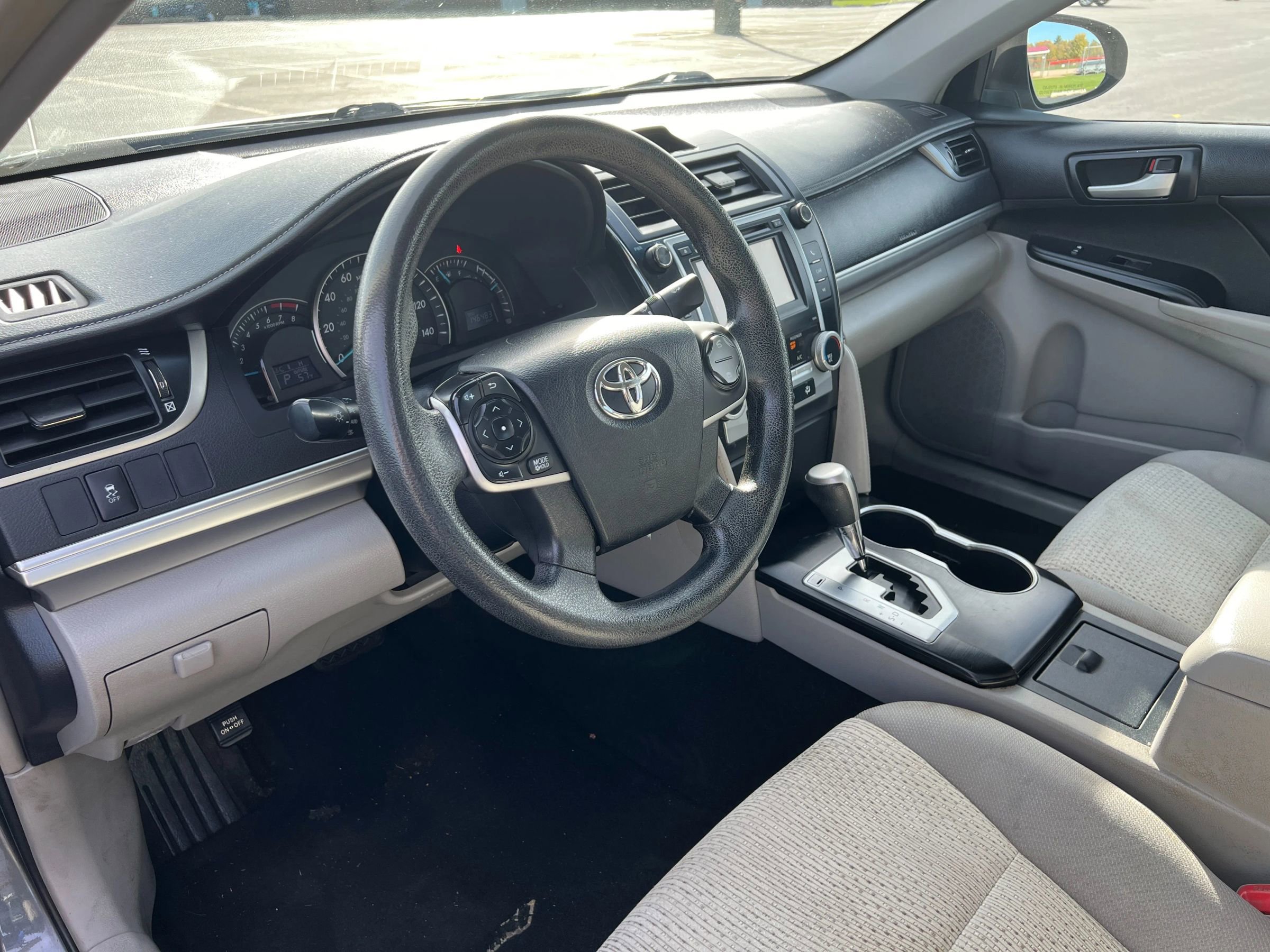 Used 2014 Toyota Camry LE FWD image 22