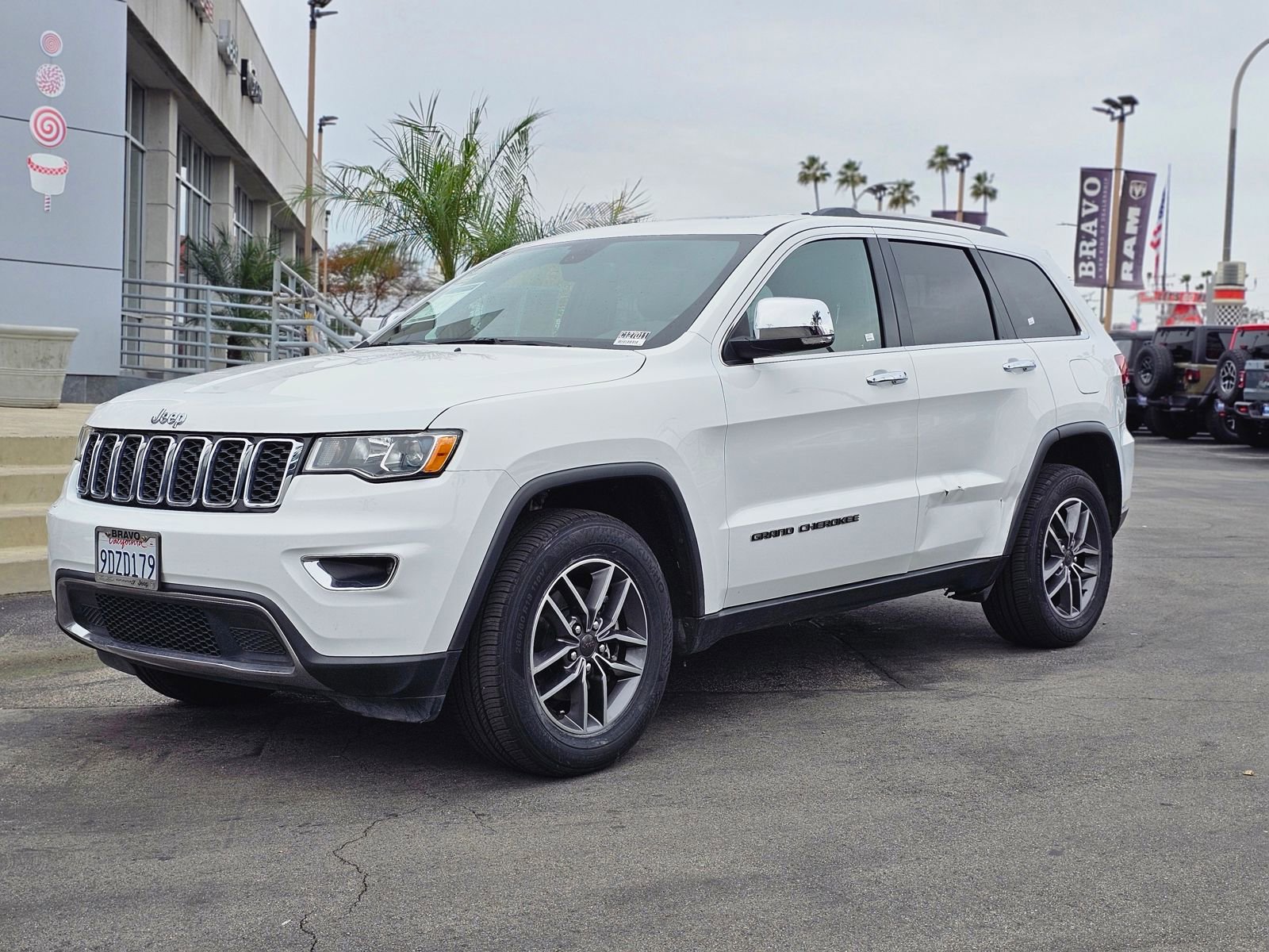 Used 2020 Jeep Grand Cherokee Limited w/ Luxury Group II image 3