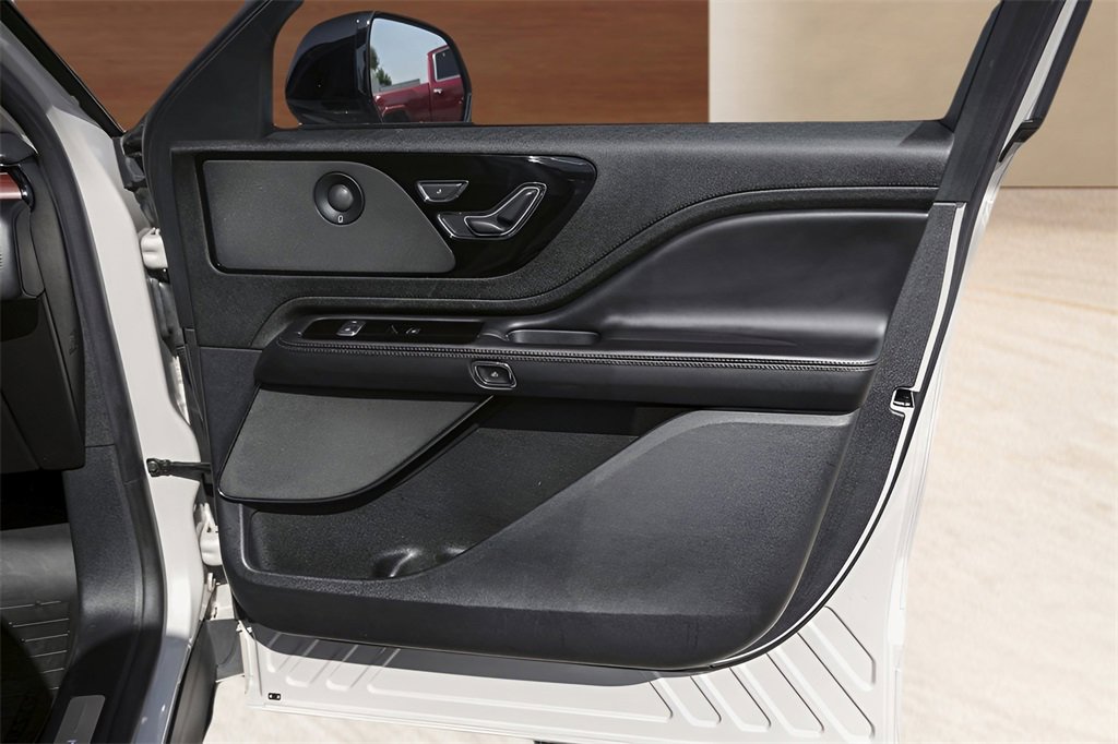 Used 2023 Lincoln Aviator Grand Touring w/ Elements Package Plus image 29