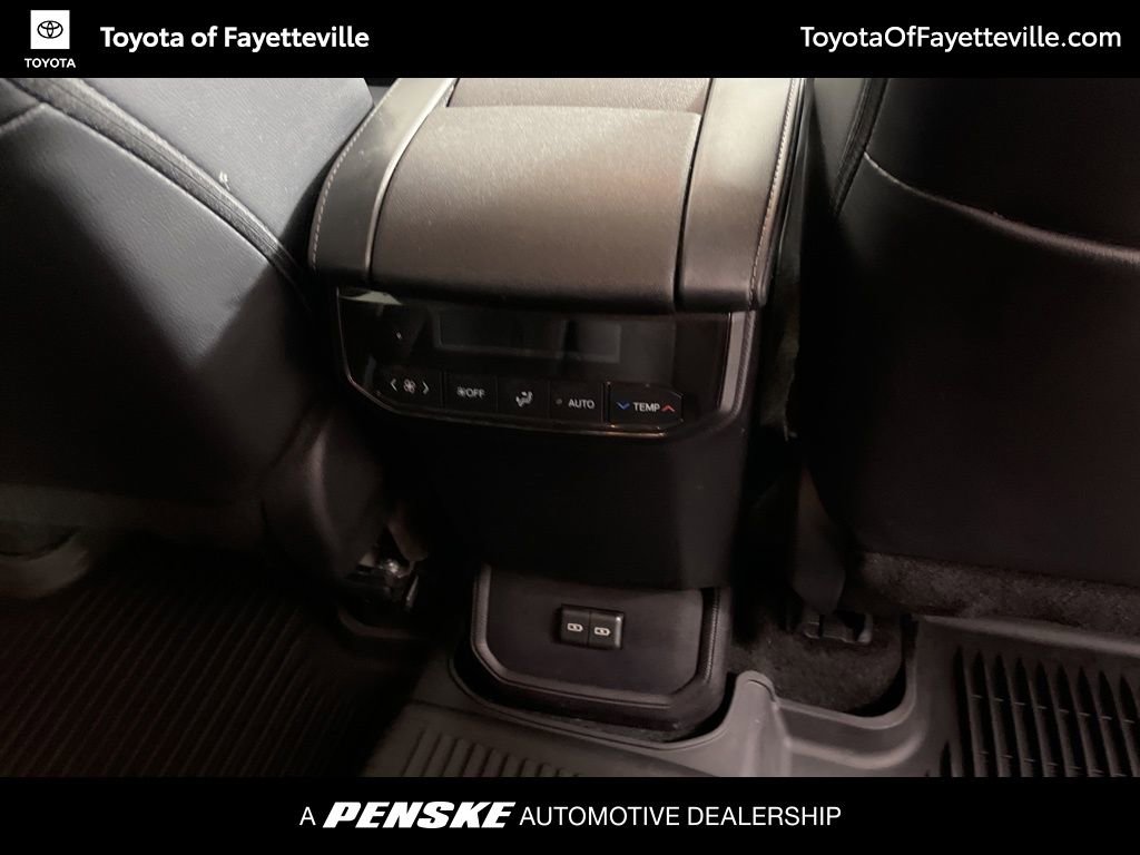 Certified 2025 Toyota Highlander XLE image 9
