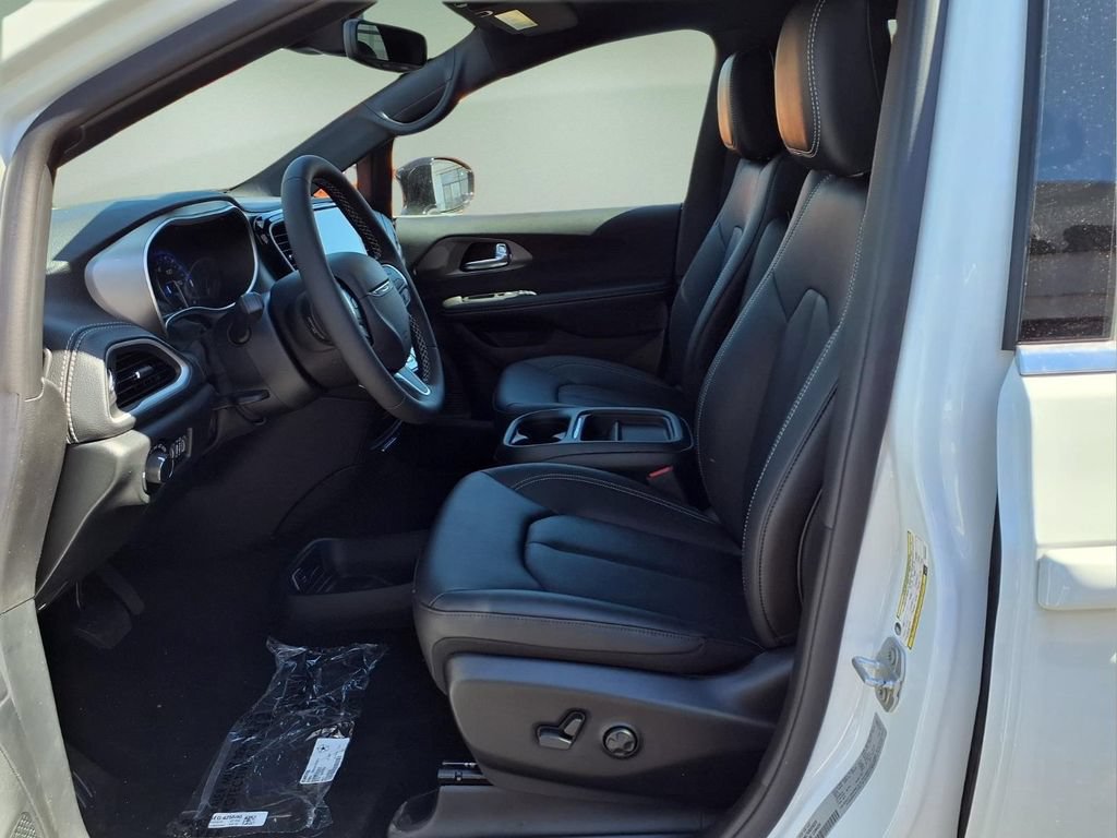New 2027 Chrysler Pacifica Select AWD/4WD image 12