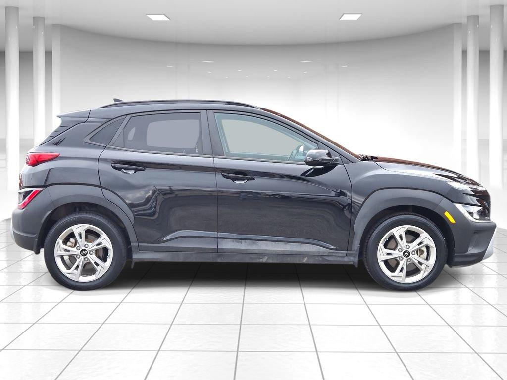 Used 2023 Hyundai Kona SEL image 2