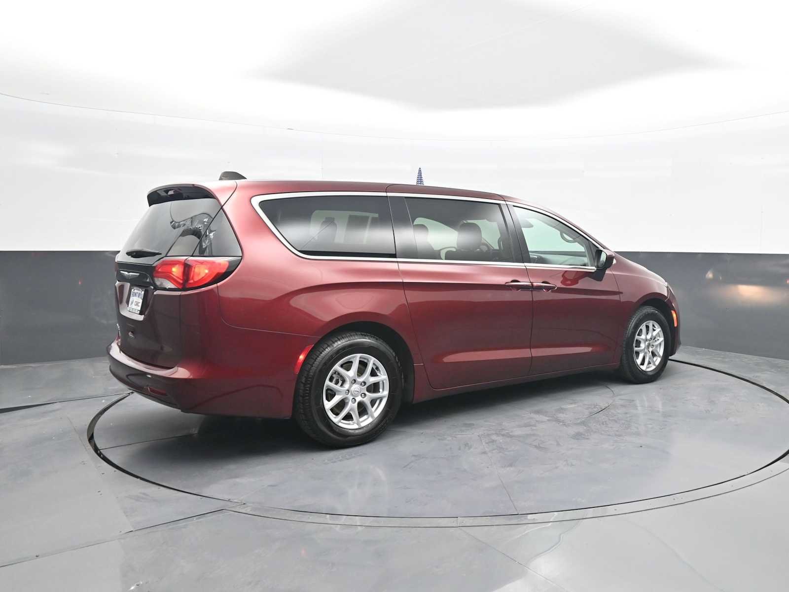 Used 2023 Chrysler Voyager LX FWD image 8