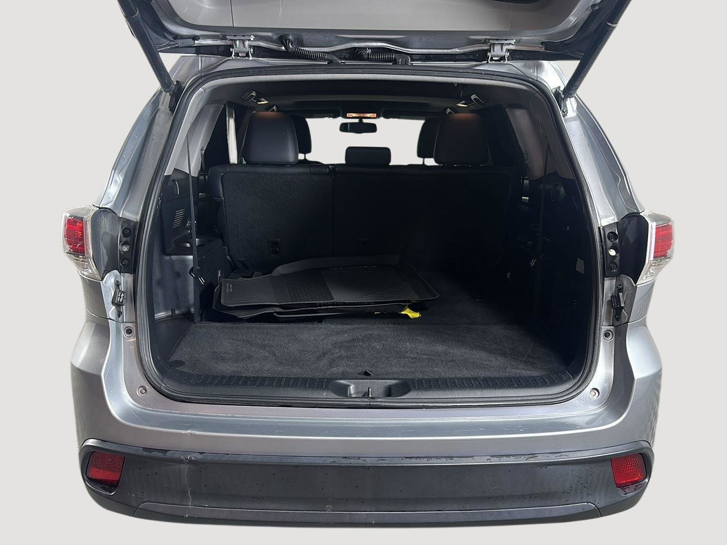 Used 2016 Toyota Highlander XLE FWD image 22