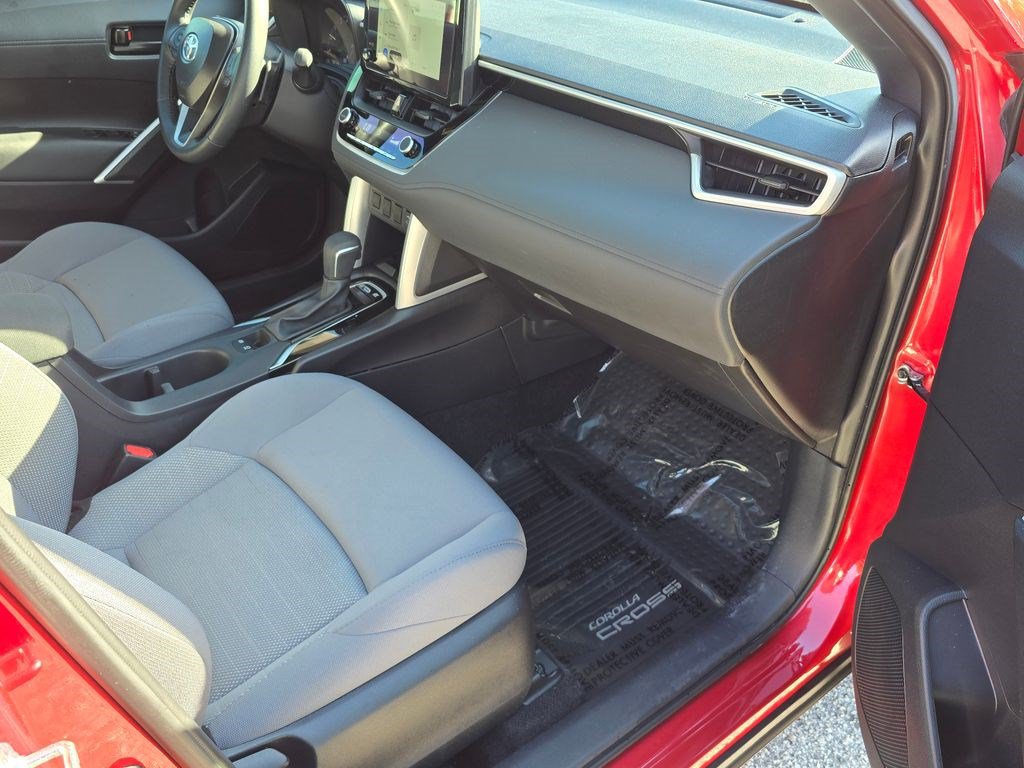 Used 2025 Toyota Corolla Cross AWD Hybrid w/ Moonroof Package image 29