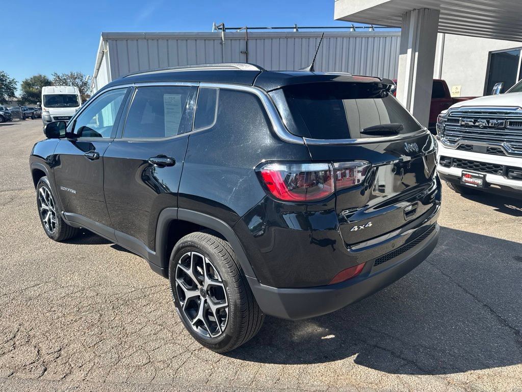 Used 2025 Jeep Compass Trailhawk AWD/4WD image 9