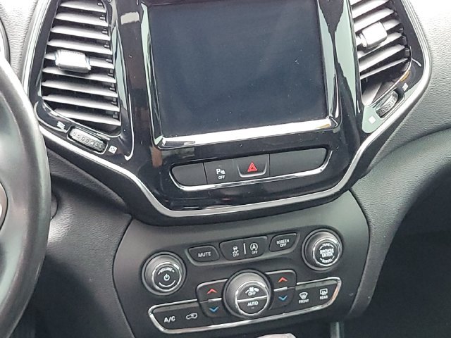 Used 2020 Jeep Cherokee Limited AWD/4WD image 13