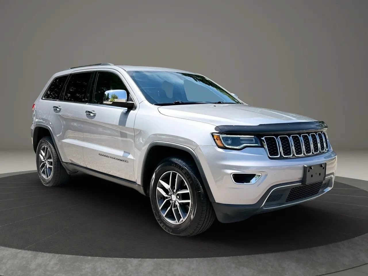Used 2017 Jeep Grand Cherokee Limited w/ Luxury Group II AWD/4WD image 3