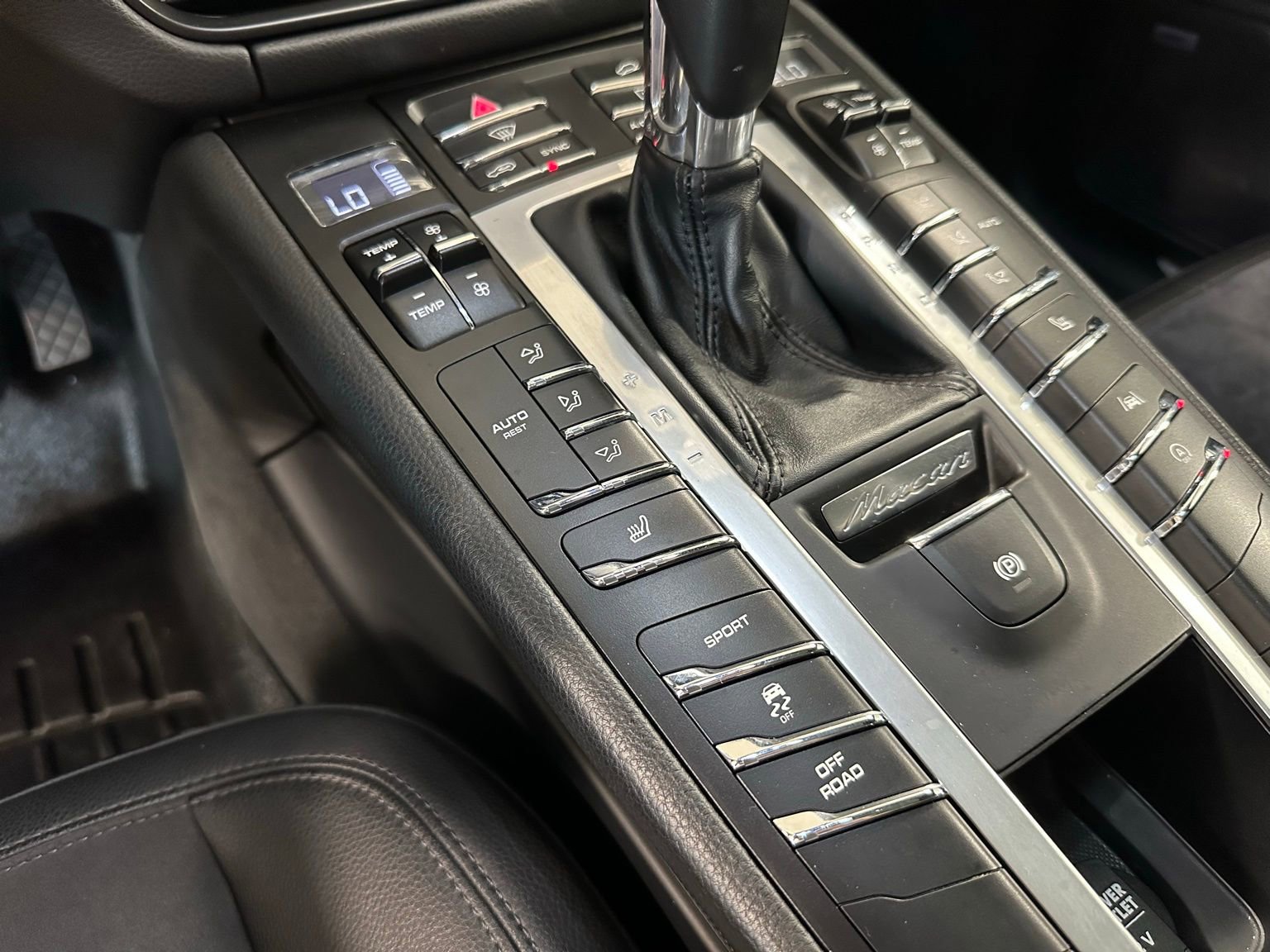 Used 2021 Porsche Macan S image 31