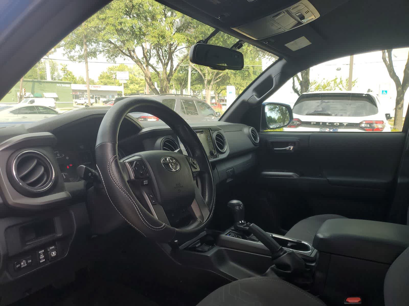 Used 2017 Toyota Tacoma TRD Sport w/ Tow Package RWD image 2