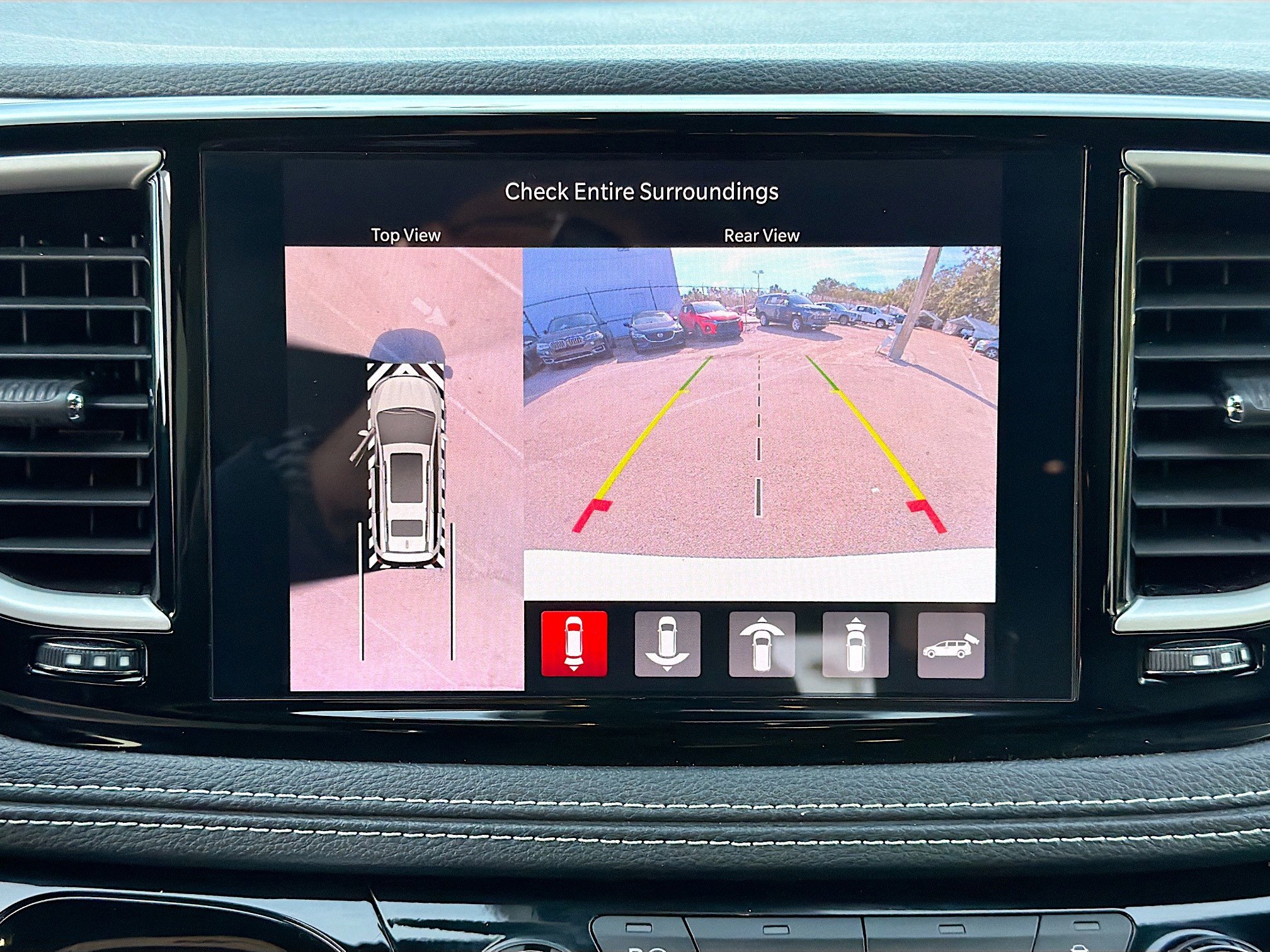 Used 2024 Chrysler Pacifica Limited image 33