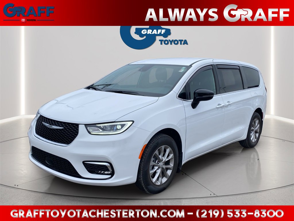 Used 2026 Chrysler Pacifica Select image 1