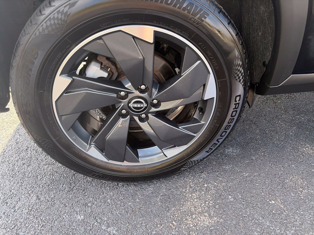 Used 2025 Nissan Rogue SV AWD/4WD image 13