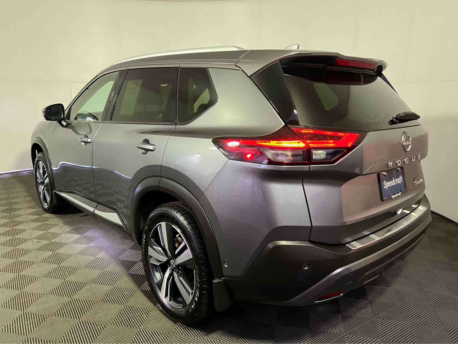 Used 2023 Nissan Rogue SL w/ SL Premium Package AWD/4WD image 5