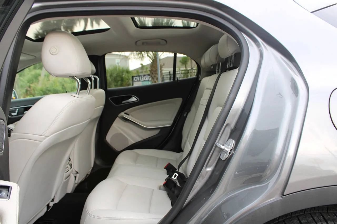 Used 2018 Mercedes-Benz GLA 250 4MATIC w/ Premium Package image 5