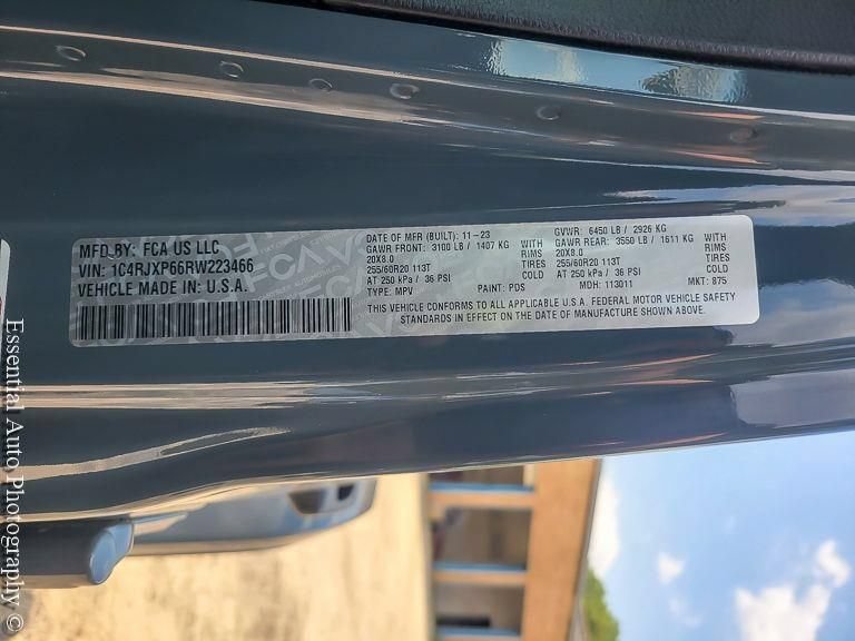 Used 2024 Jeep Wrangler Unlimited Sahara AWD/4WD image 28