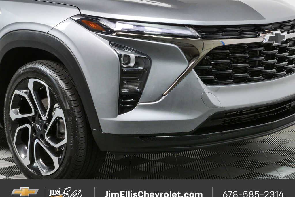 Certified 2026 Chevrolet Trax RS w/ Driver Confidence Package FWD image 32