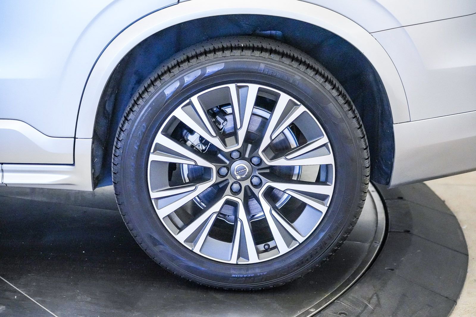 Used 2020 Volvo XC90 T5 Momentum w/ Protection Package Premier AWD/4WD image 11