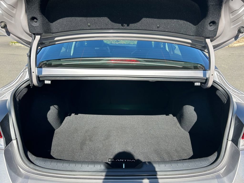 Used 2023 Hyundai Elantra Limited image 24