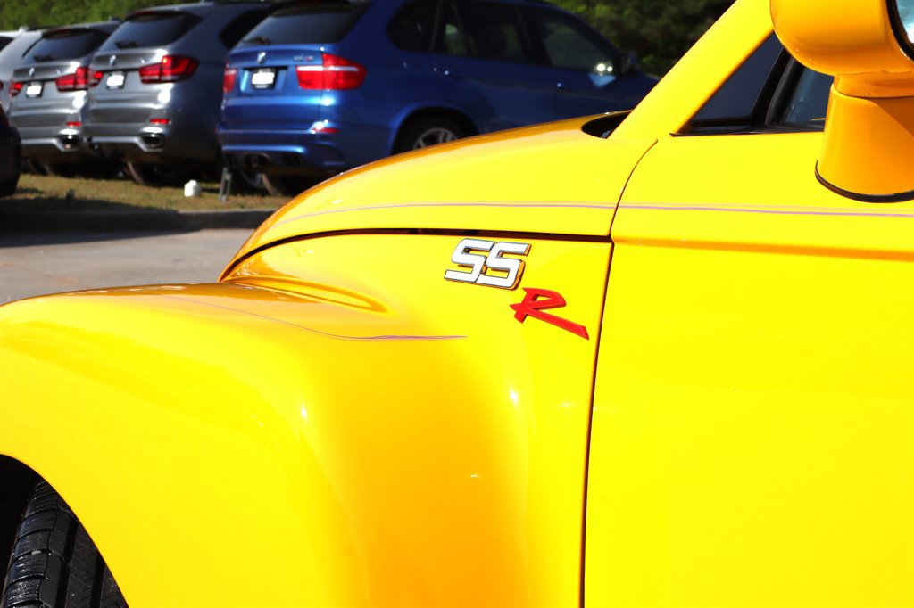 Used 2003 Chevrolet SSR w/ Preferred Equipment Group RWD image 20