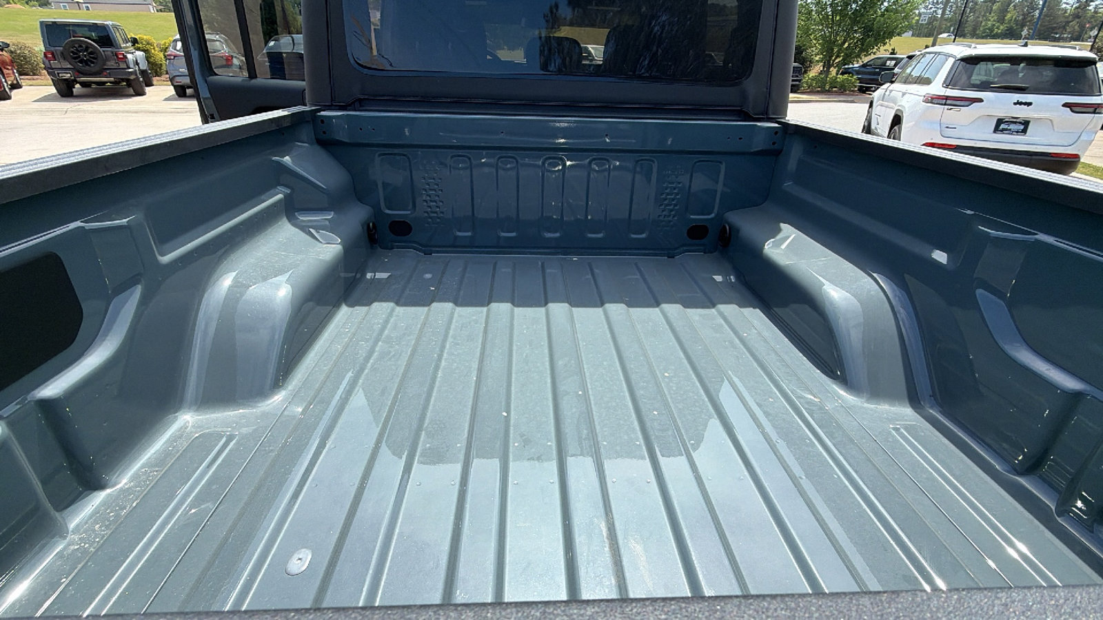 Used 2025 Jeep Gladiator Rubicon w/ Safety Group image 13