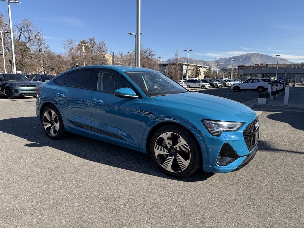 Used 2021 Audi e-tron Prestige w/ Prestige Package image 9