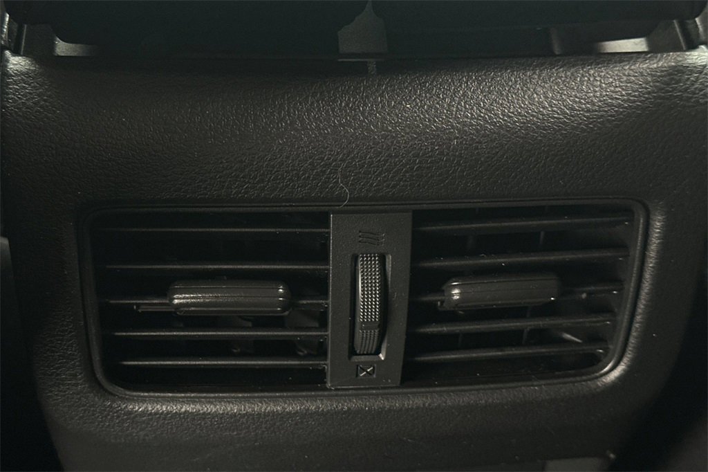 Used 2023 Nissan Rogue SV image 16