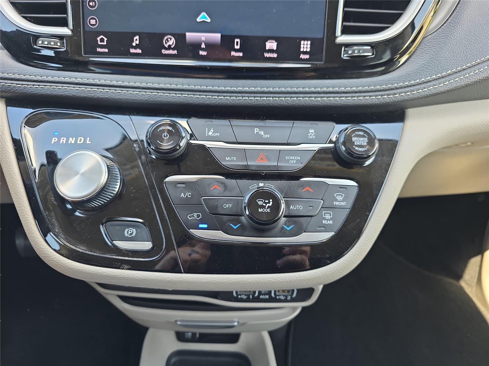 Used 2024 Chrysler Pacifica Select image 28