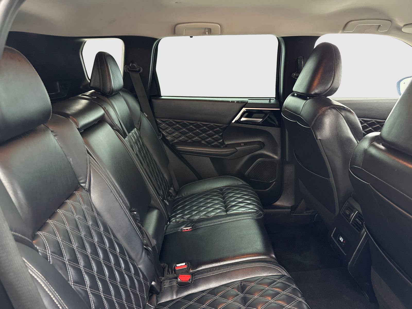 Used 2022 Mitsubishi Outlander SEL image 43