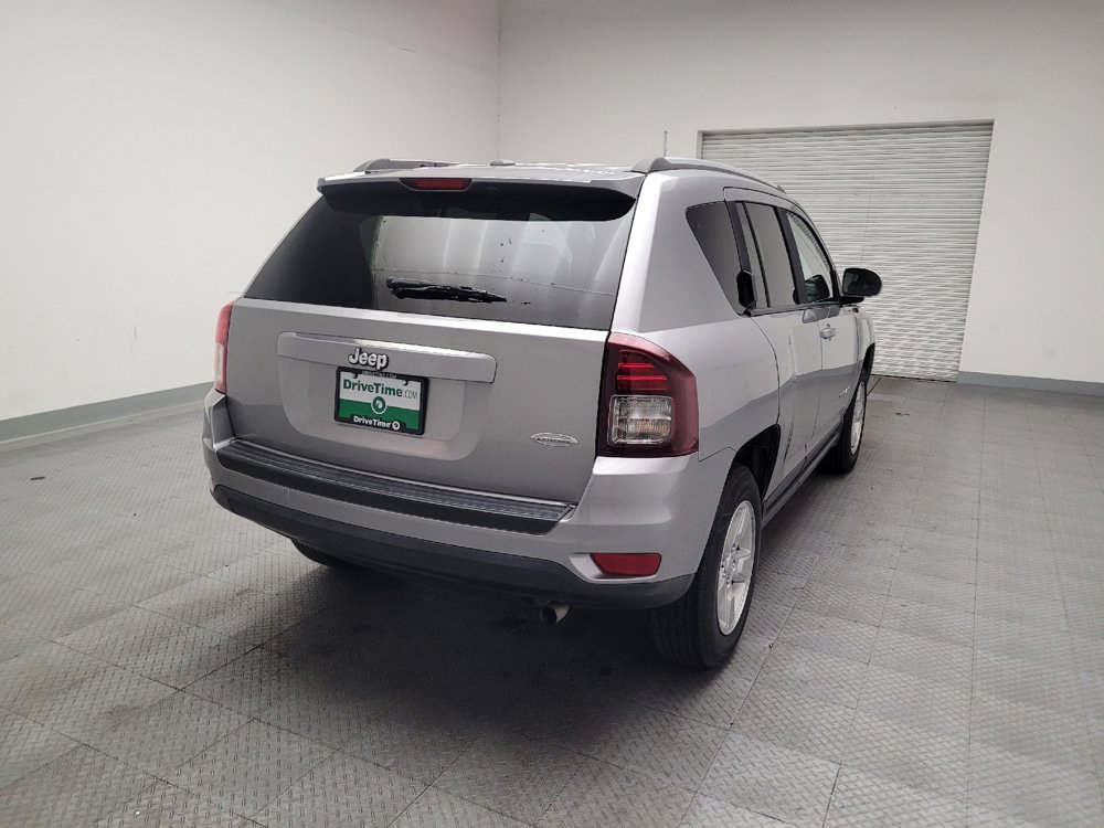 Used 2016 Jeep Compass Latitude FWD image 7
