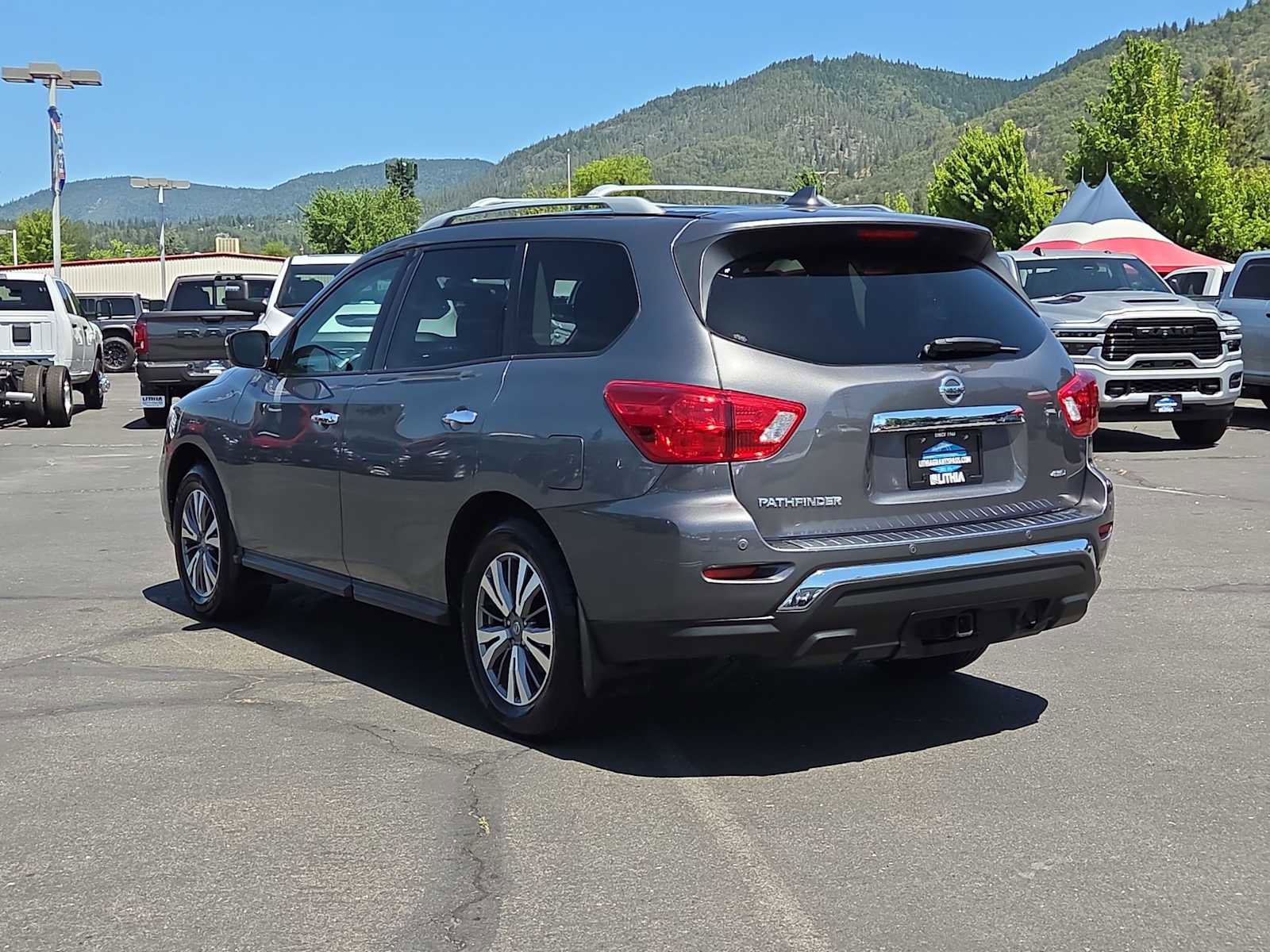 Used 2020 Nissan Pathfinder S AWD/4WD image 12