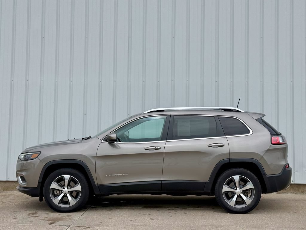 Used 2019 Jeep Cherokee Limited AWD/4WD image 3