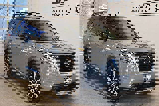 Used 2024 Nissan Pathfinder Platinum w/ Cargo Package image 1