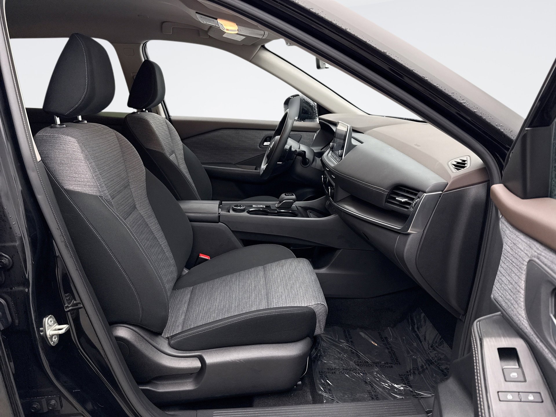 Used 2023 Nissan Rogue SV image 17