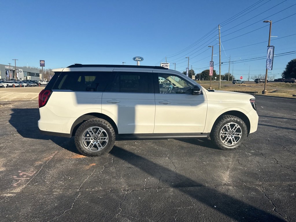 Used 2025 Ford Expedition Active image 16