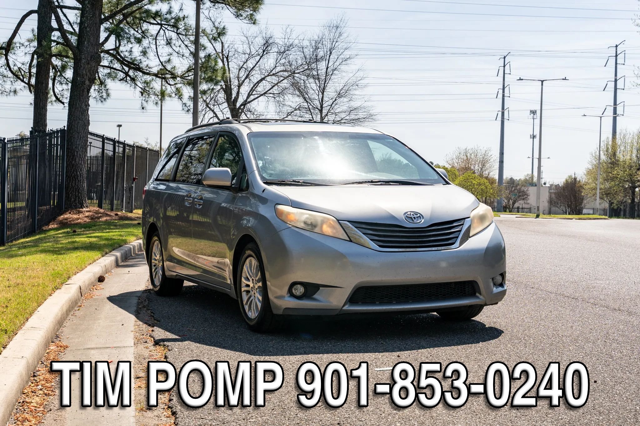 Used 2011 Toyota Sienna XLE w/ Entertainment Pkg FWD image 3