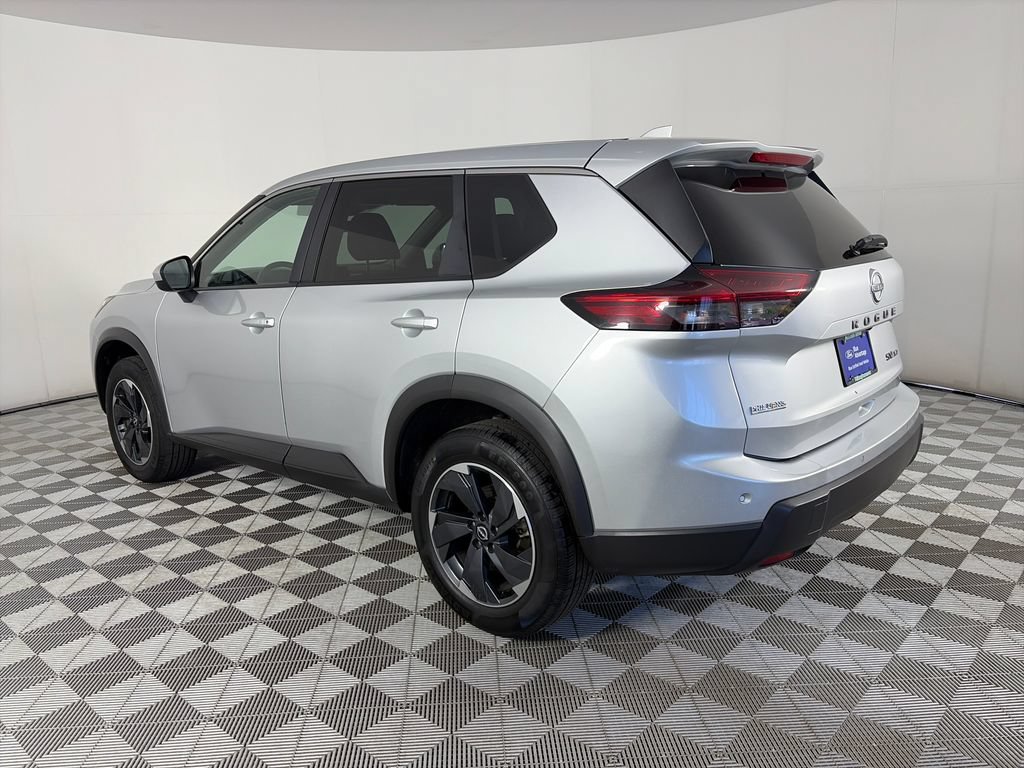 Used 2024 Nissan Rogue SV AWD/4WD image 5