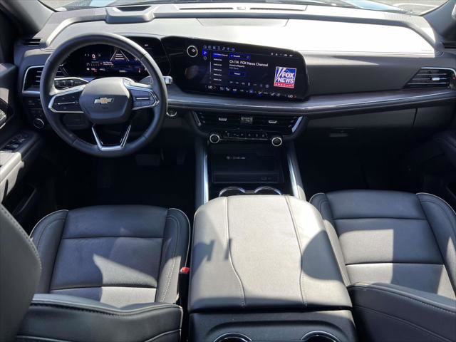 Used 2025 Chevrolet Suburban Premier AWD/4WD image 13