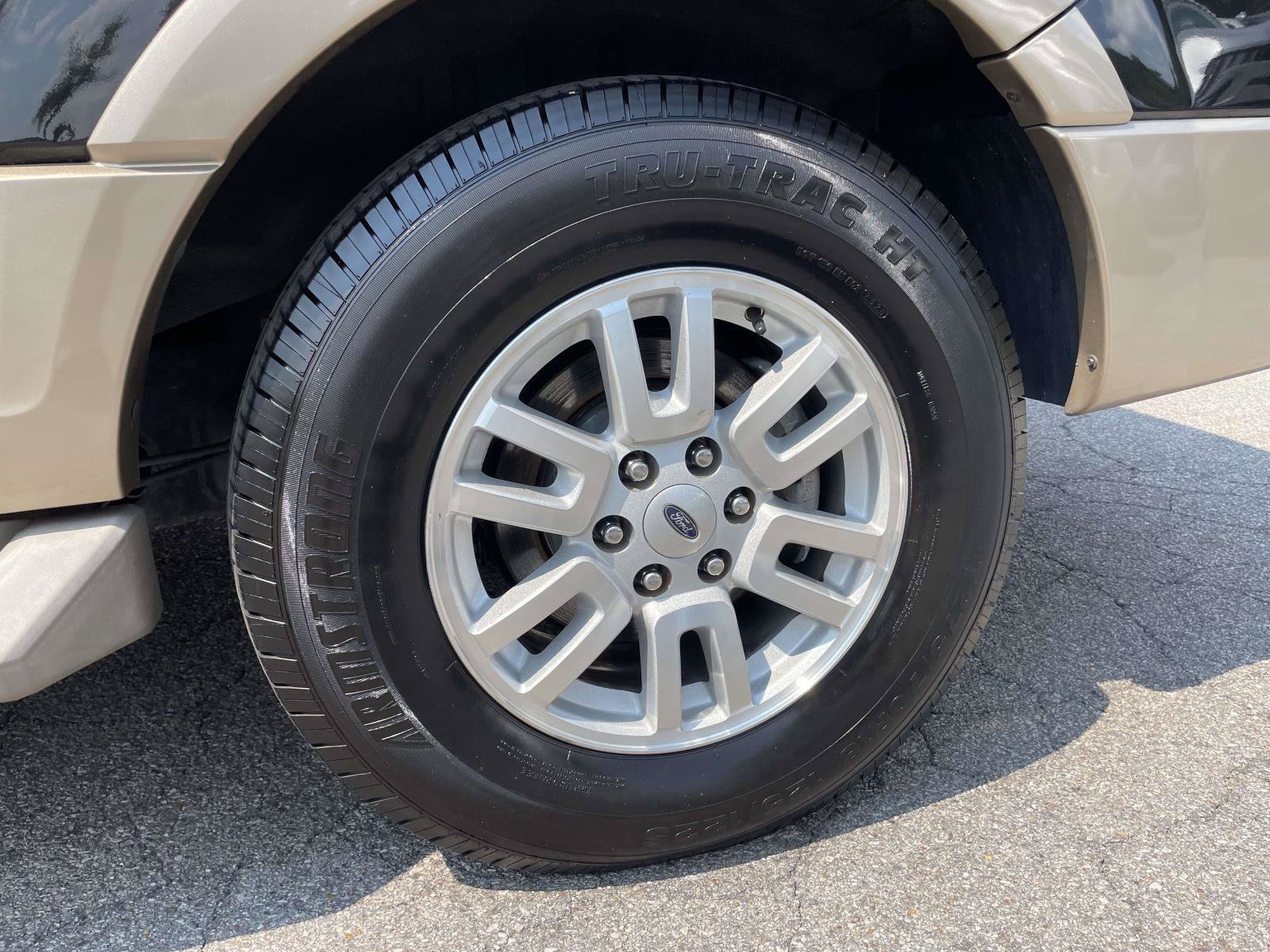 Used 2014 Ford Expedition EL XLT w/ Equipment Group 202A AWD/4WD image 27