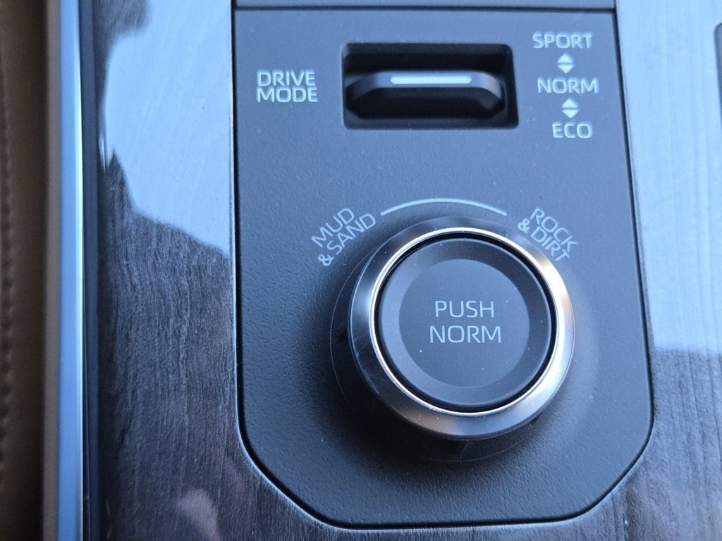 New 2026 Toyota Highlander Platinum image 19