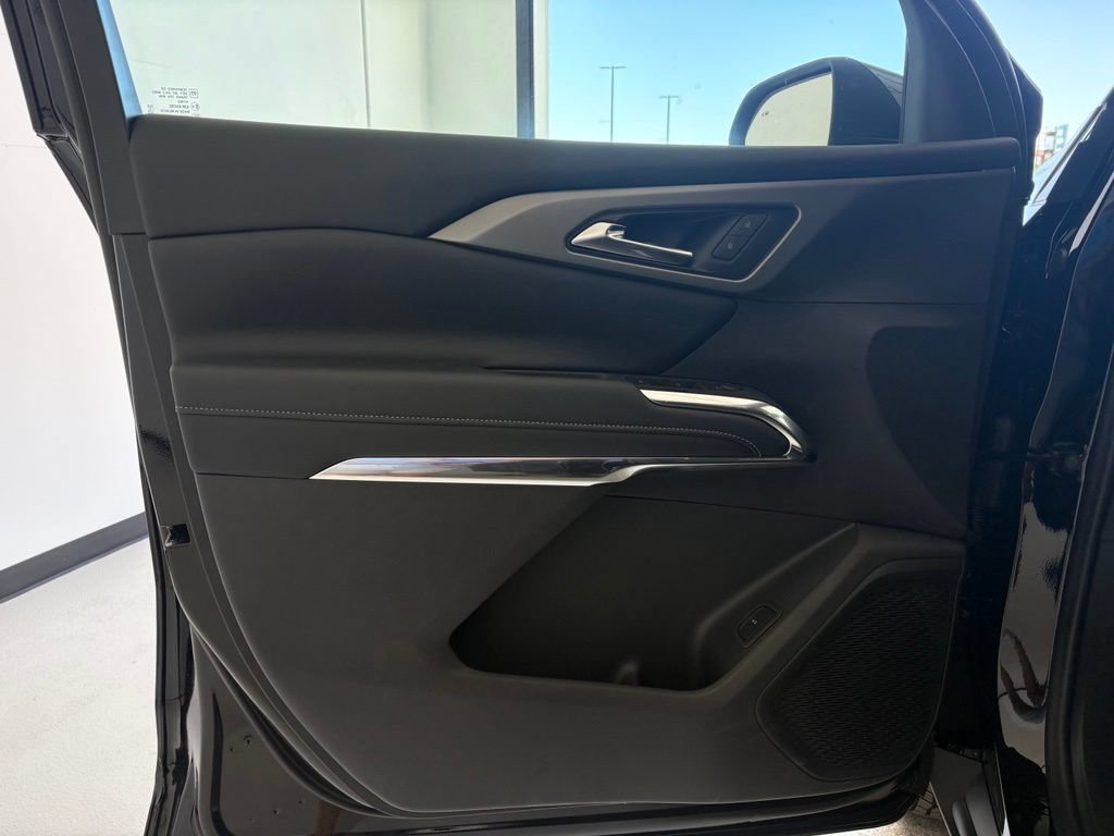 New 2026 Chevrolet Traverse LT w/ Midnight/Sport Edition FWD image 24