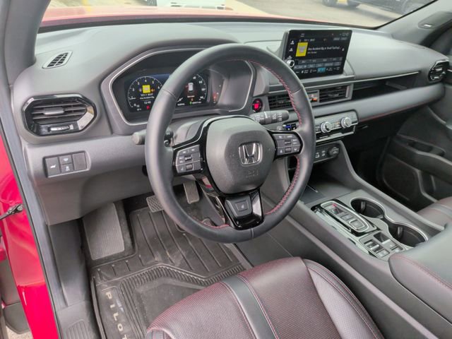 Used 2025 Honda Pilot Black Edition image 11