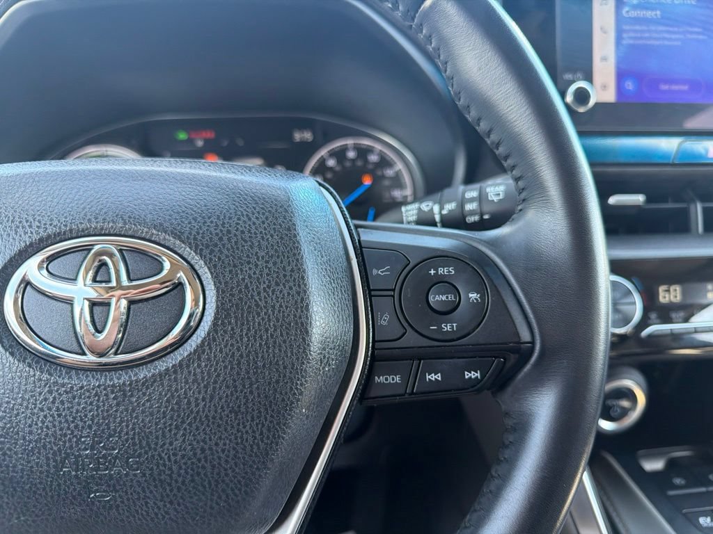 Used 2023 Toyota Venza LE AWD/4WD image 26