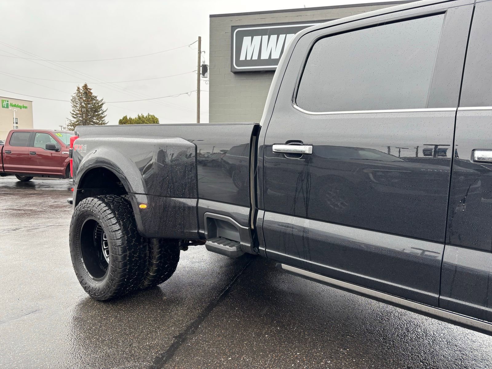 Used 2024 Ford F450 Platinum w/ FX4 Off-Road Package AWD/4WD image 3